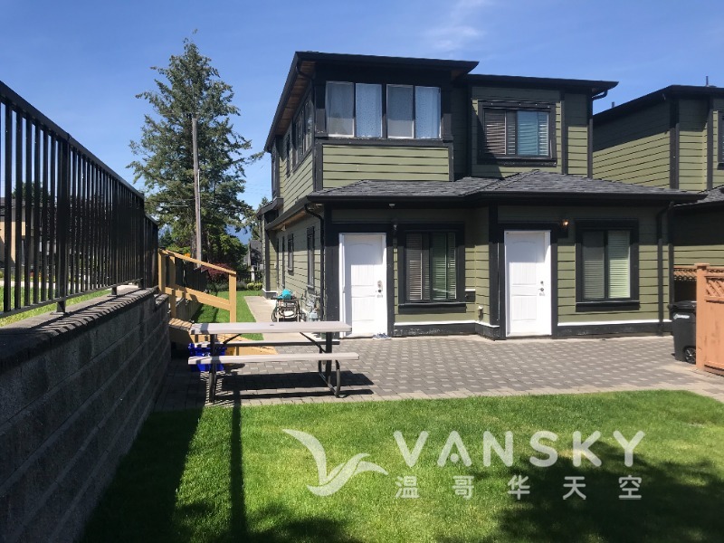 250909102043_back door.jpg